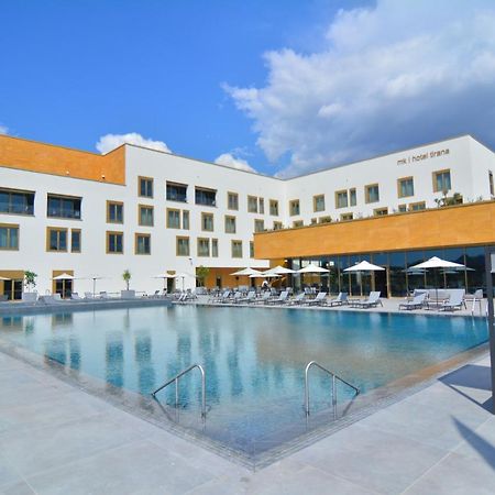 Mk Hotel Tirana Rinas 외부 사진 The hotel's swimming pool