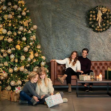 Mk Hotel Tirana Rinas 외부 사진 The 2019 Christmas tree at the Four Seasons Hotel