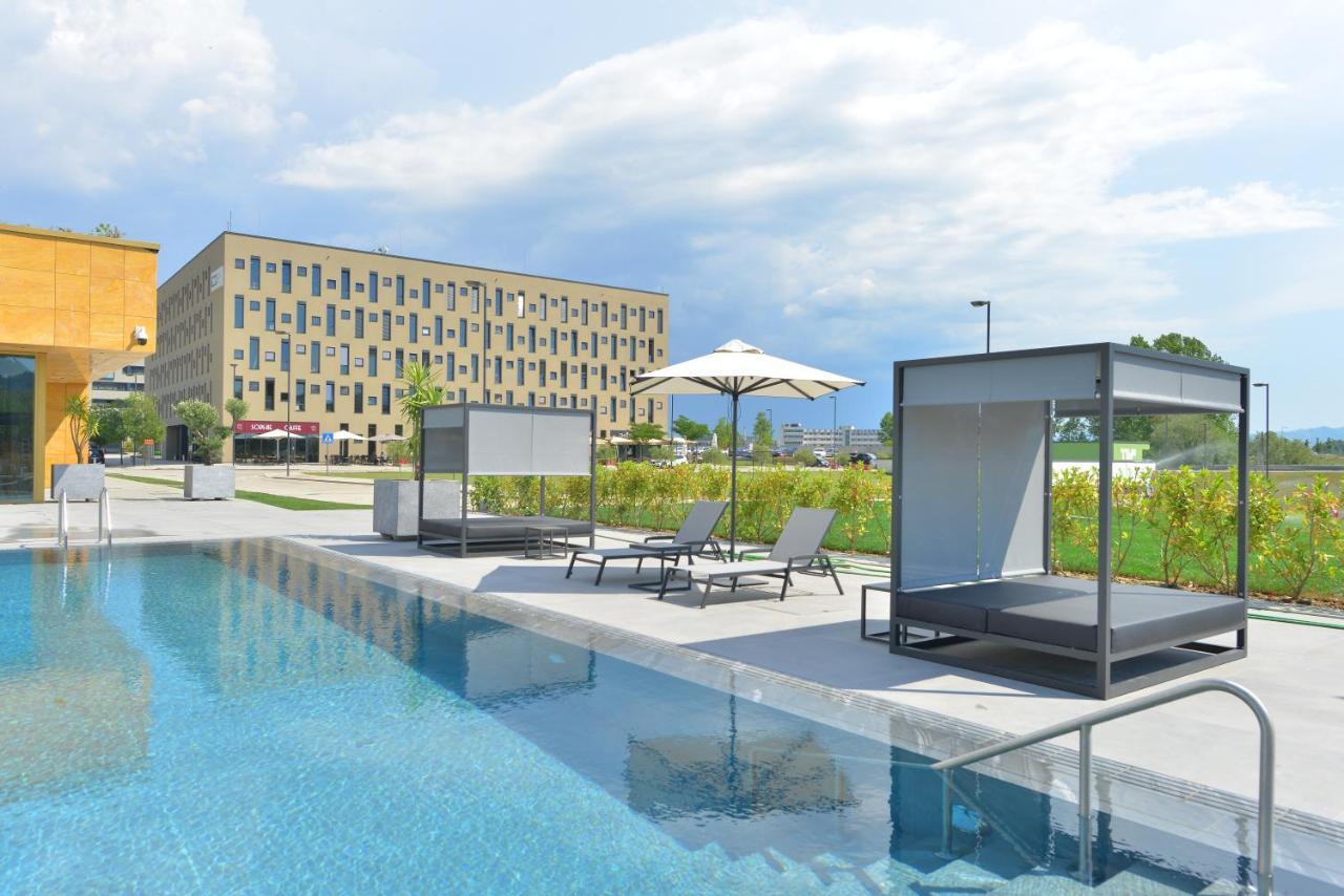 Mk Hotel Tirana Rinas 외부 사진 The swimming pool at the hotel