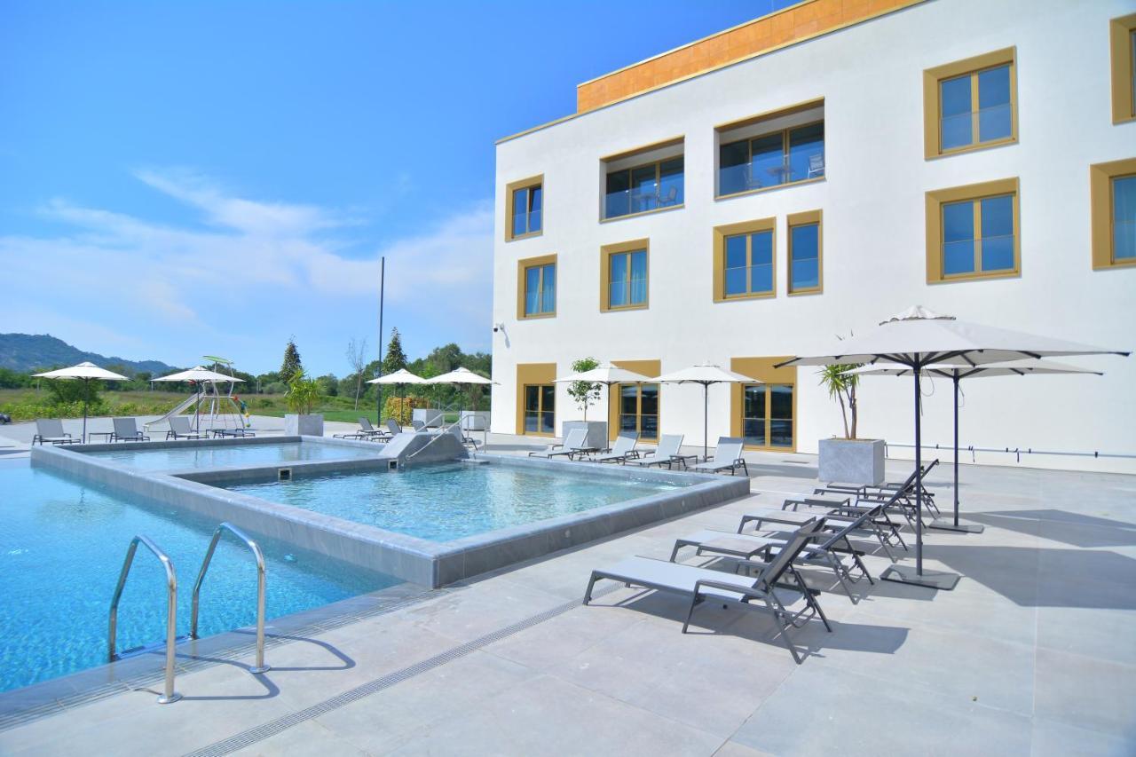 Mk Hotel Tirana Rinas 외부 사진 The outdoor pool