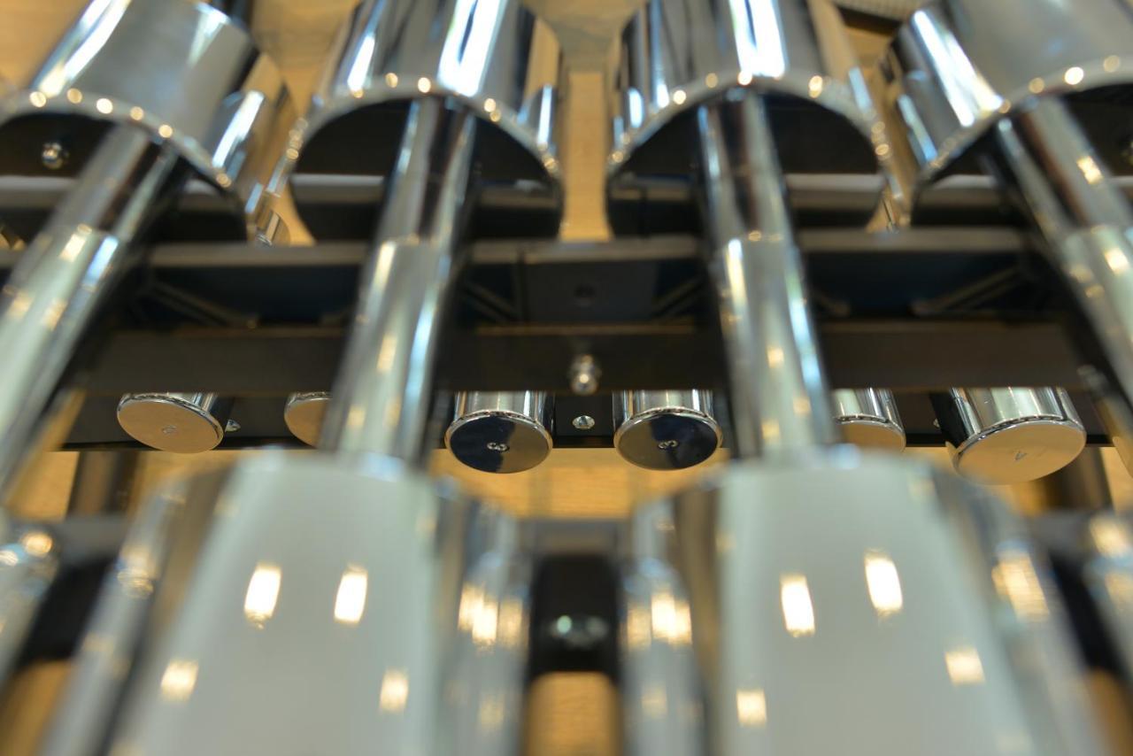 Mk Hotel Tirana Rinas 외부 사진 The pipes of a pipe organ