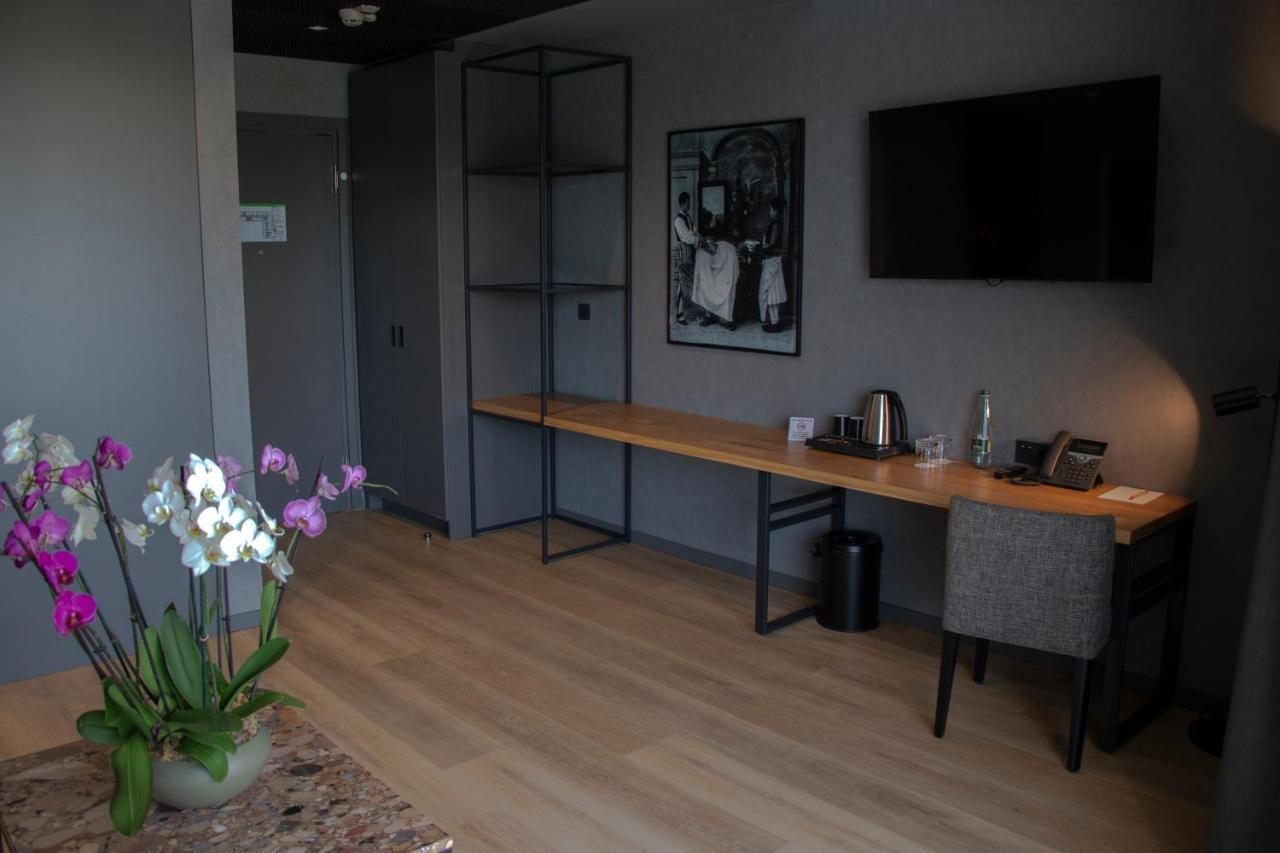 Mk Hotel Tirana Rinas 외부 사진 A room at the hotel