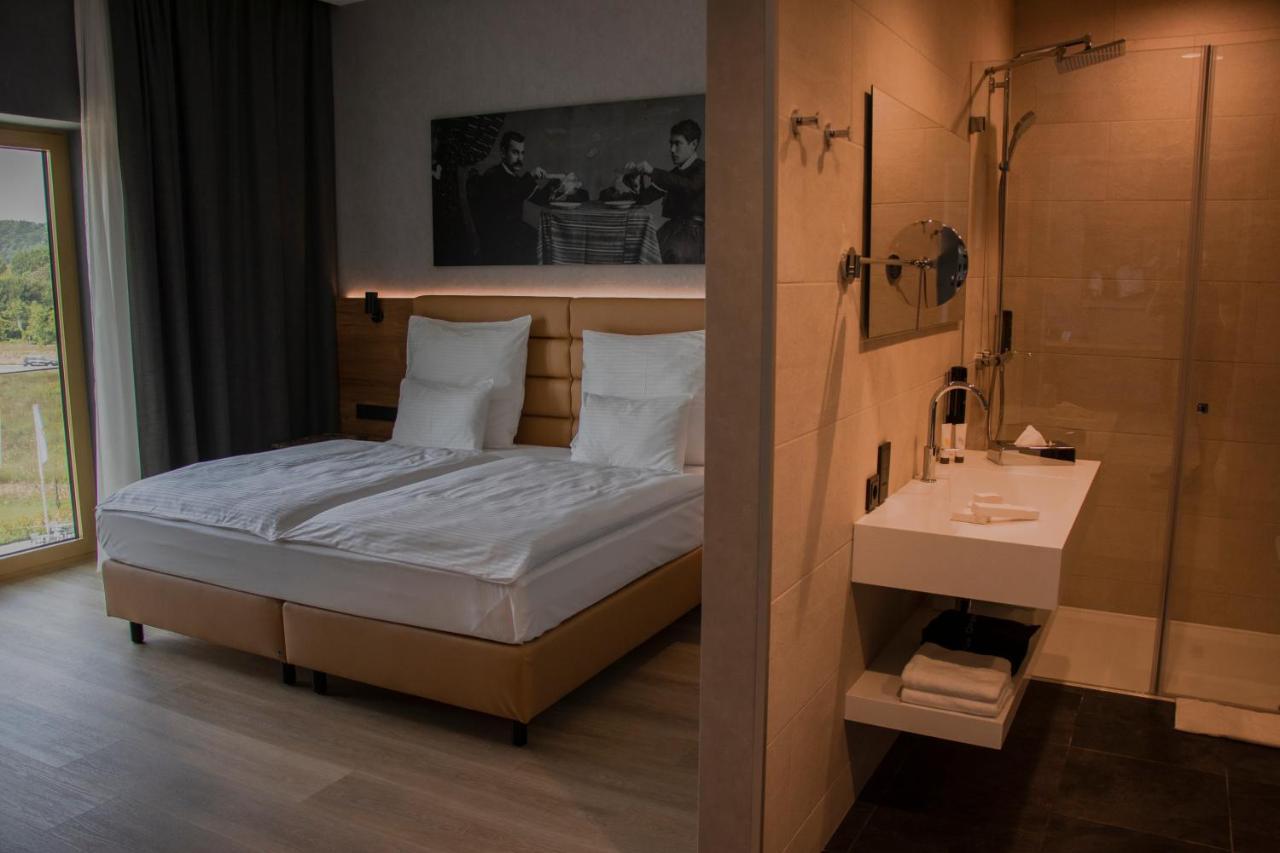 Mk Hotel Tirana Rinas 외부 사진 A room at the hotel