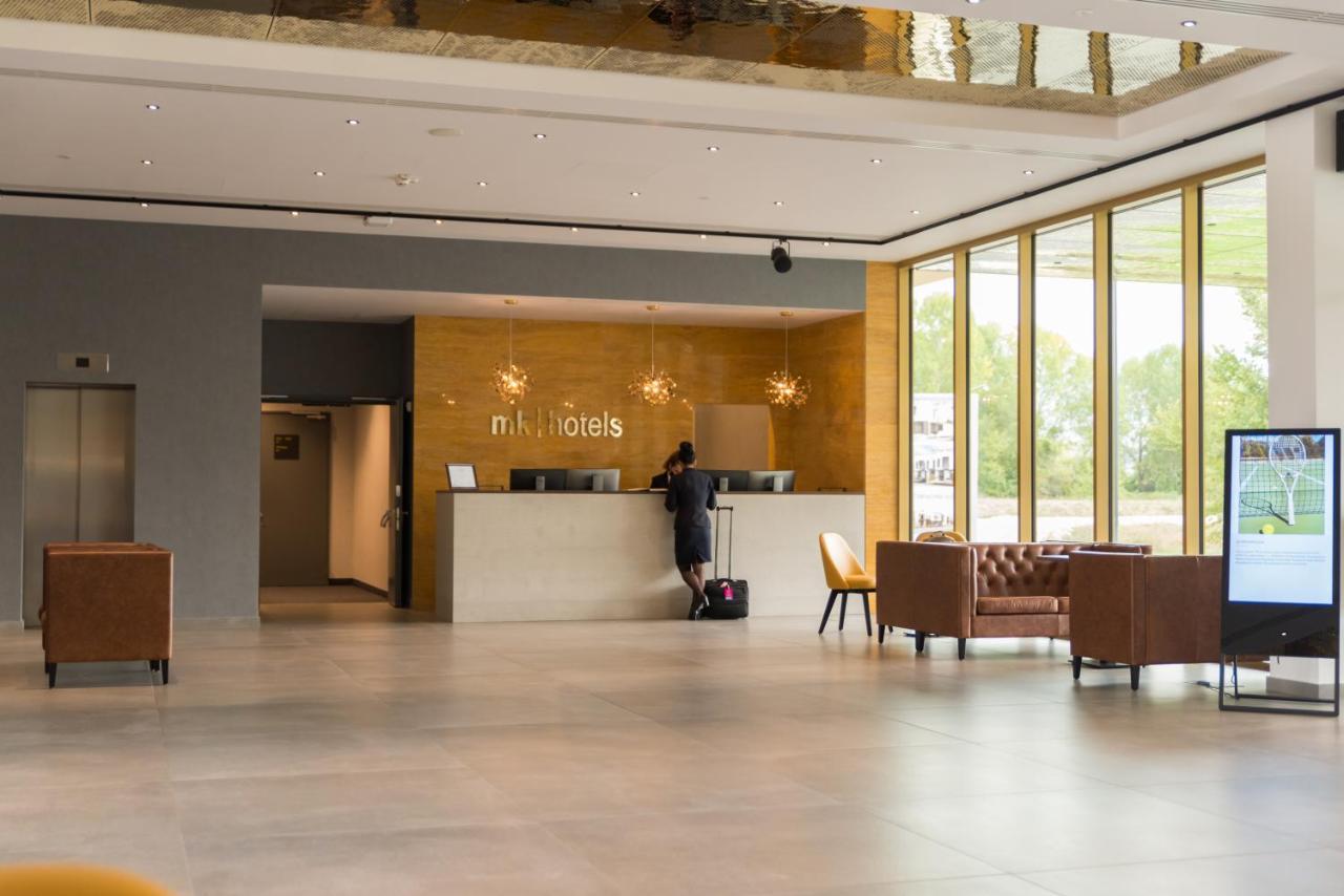 Mk Hotel Tirana Rinas 외부 사진 Lobby of M Hotel