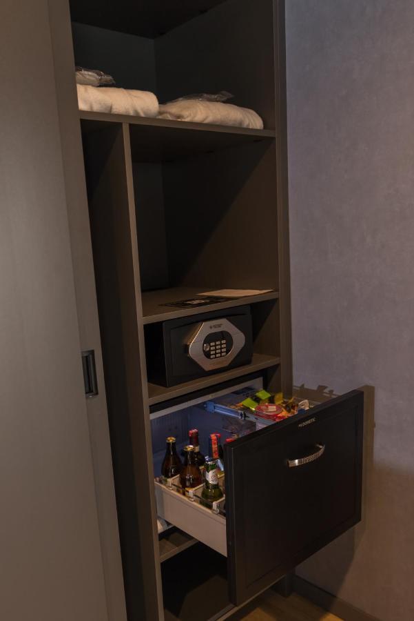 Mk Hotel Tirana Rinas 외부 사진 A hotel safe