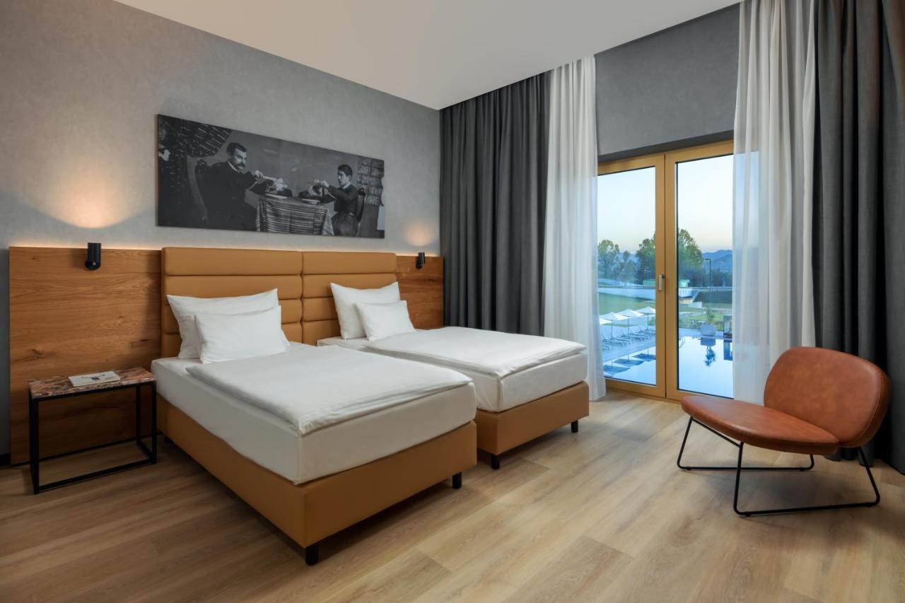 Mk Hotel Tirana Rinas 외부 사진 A room at the hotel