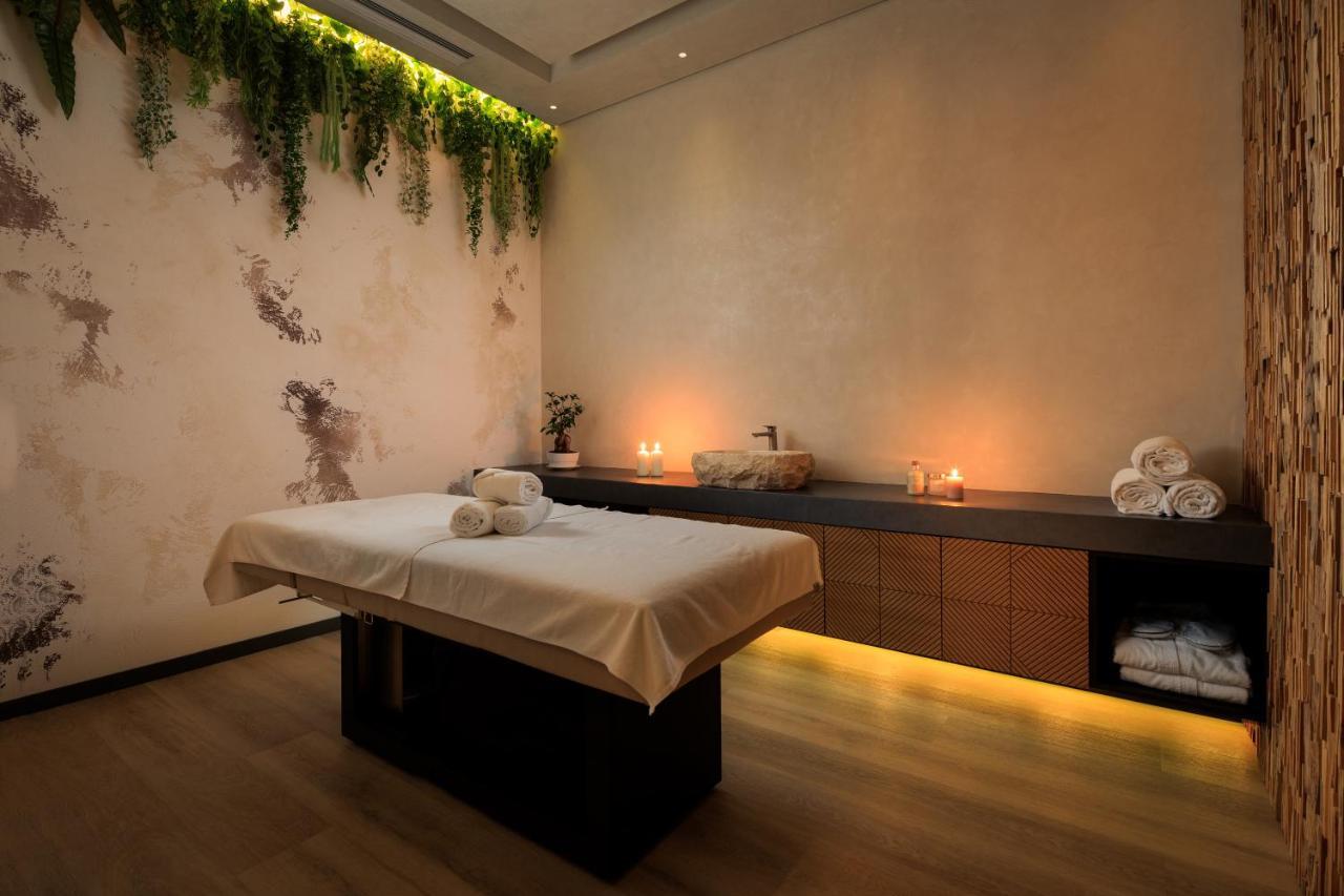 Mk Hotel Tirana Rinas 외부 사진 A massage table