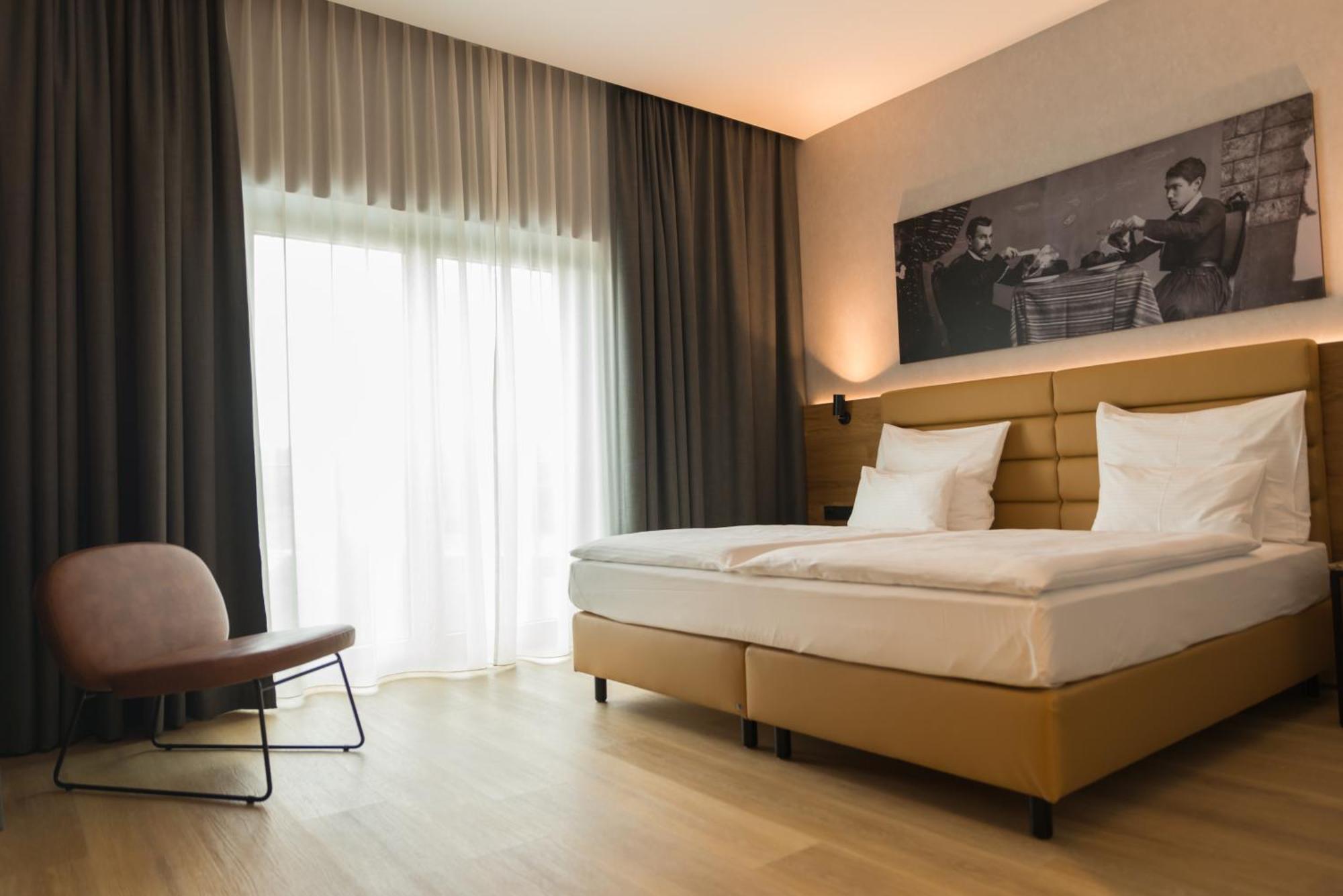 Mk Hotel Tirana Rinas 외부 사진 A room at the Hotel Axelmannstein