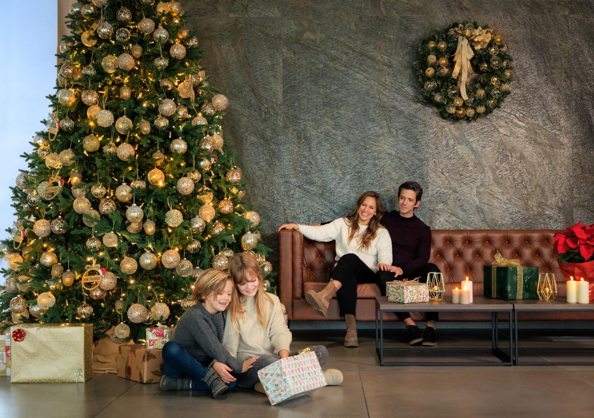 Mk Hotel Tirana Rinas 외부 사진 The 2019 Christmas tree at the Four Seasons Hotel